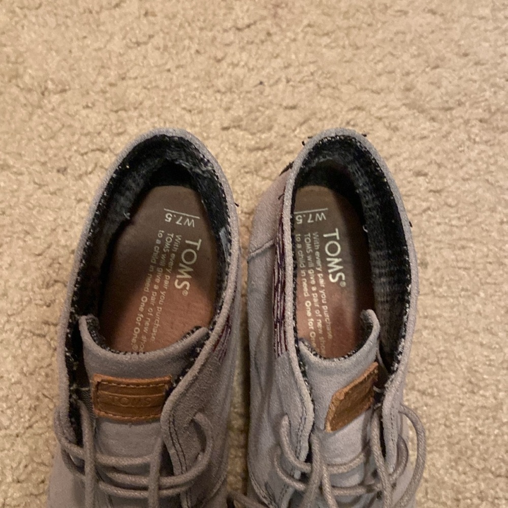 Toms - Picture 2 of 6